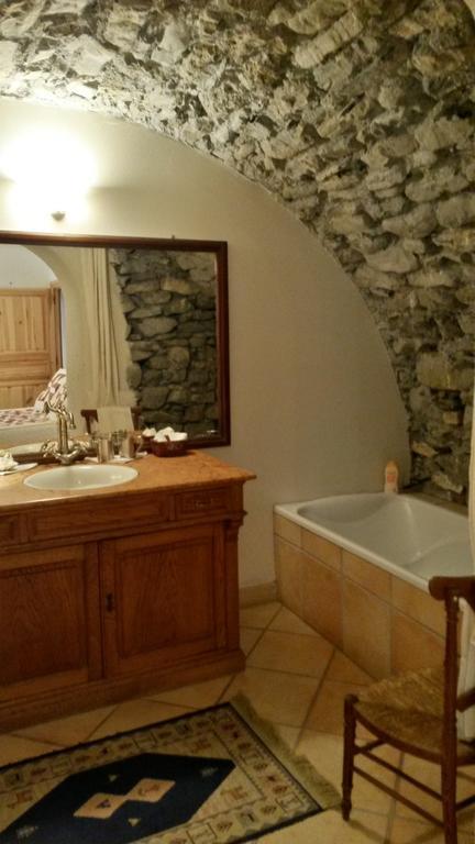 Domaine De Lara Bed and Breakfast Barcelonnette Værelse billede